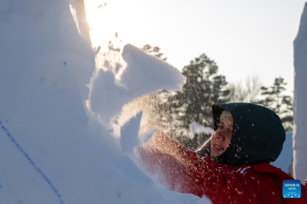 27th Harbin int'l snow sculpture competition kicks off