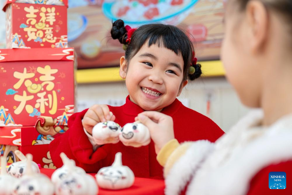 Various activities held across China to welcome upcoming Laba Festival