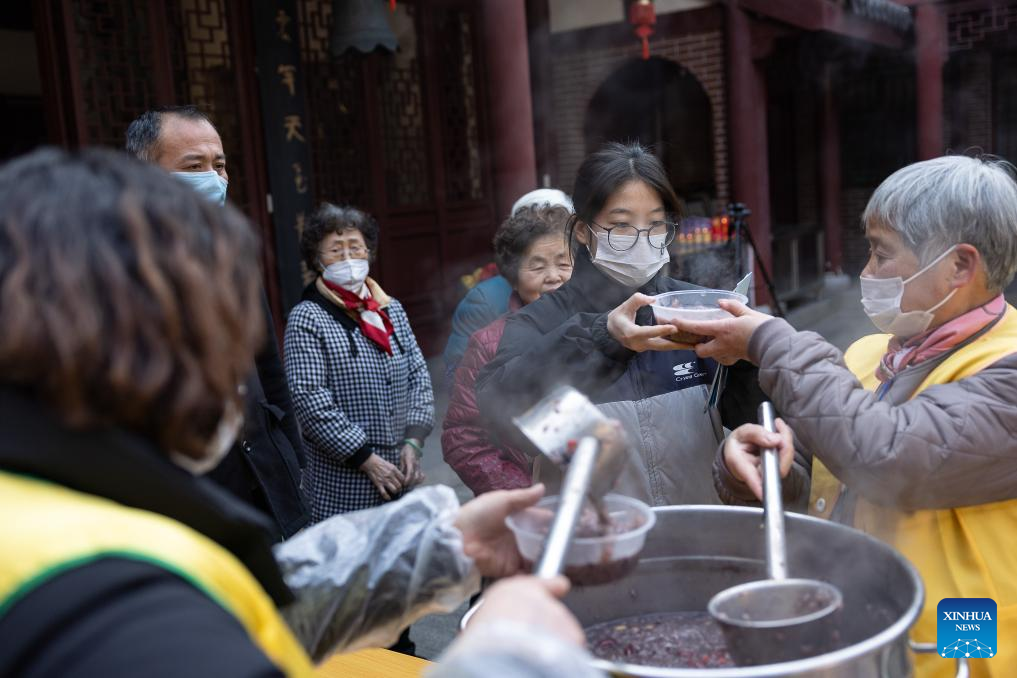 Various activities held across China to welcome upcoming Laba Festival