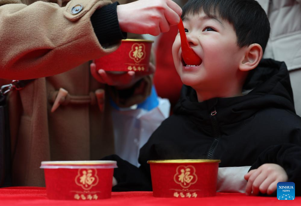 Langzhong ancient town in China's Sichuan celebrates Laba Festival