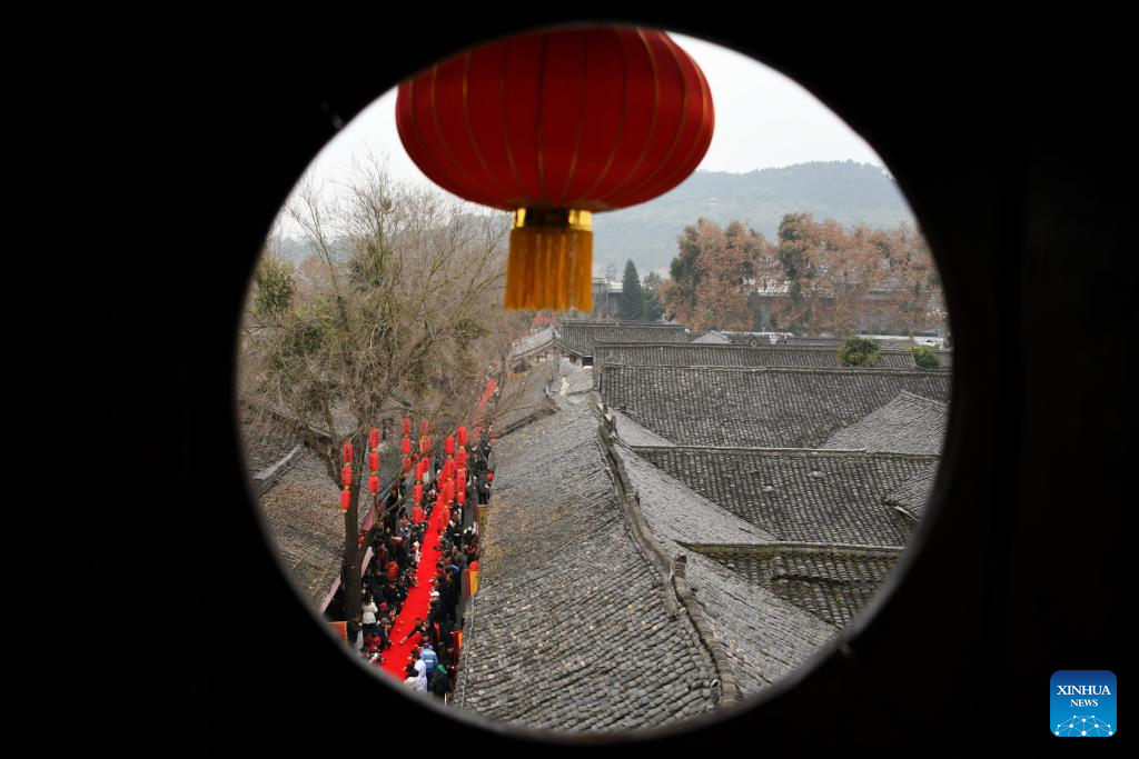 Langzhong ancient town in China's Sichuan celebrates Laba Festival