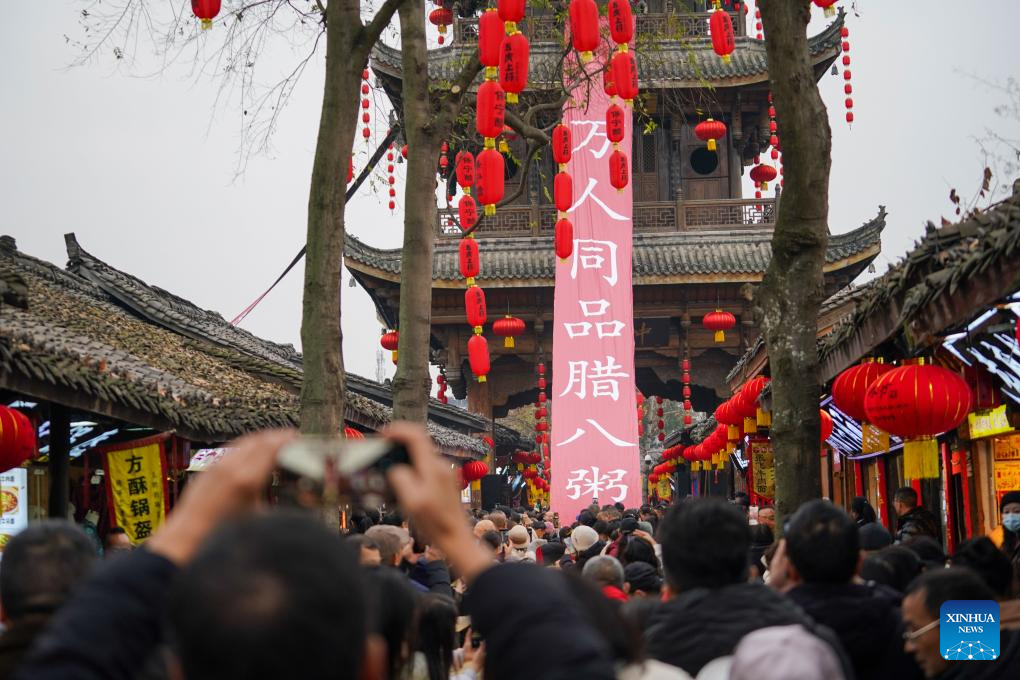 Langzhong ancient town in China's Sichuan celebrates Laba Festival