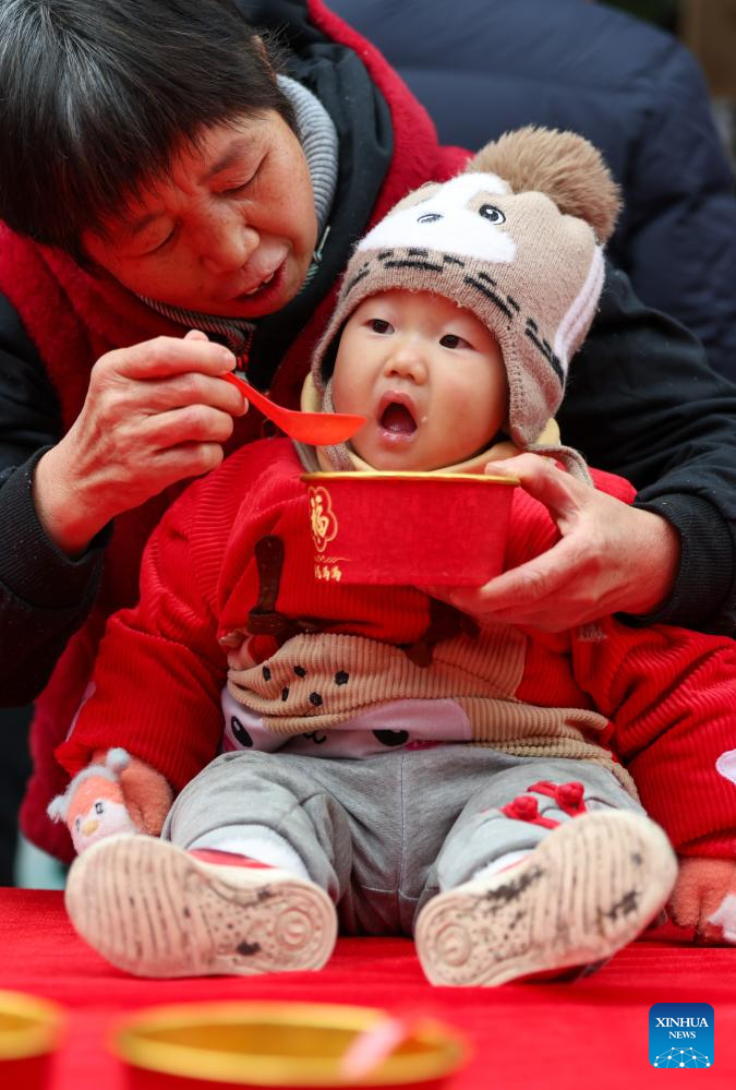 Langzhong ancient town in China's Sichuan celebrates Laba Festival