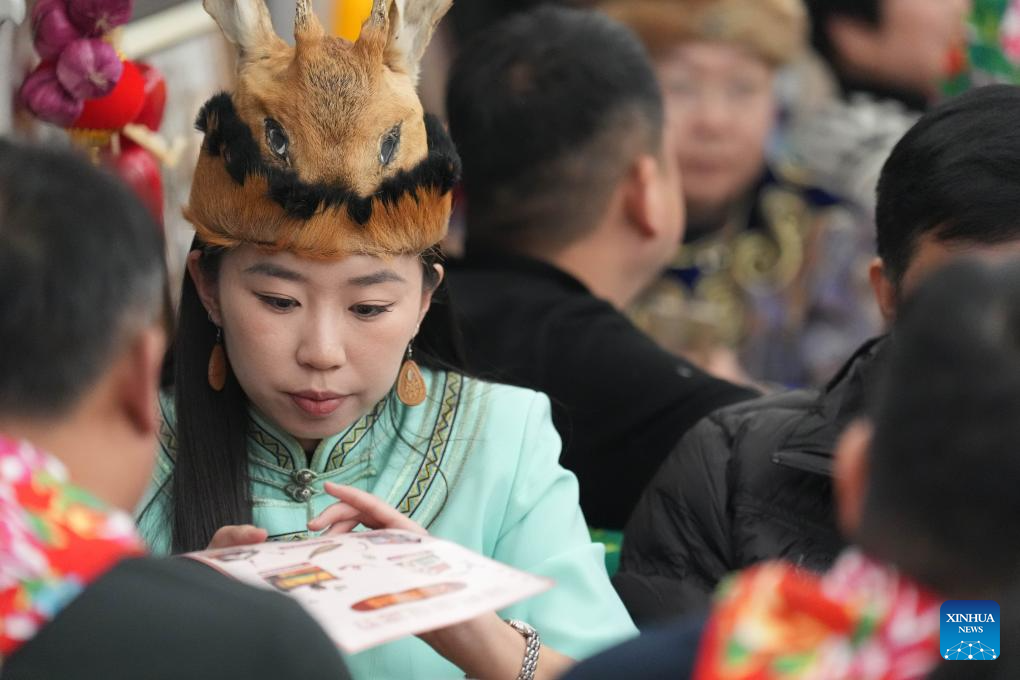 Train themed with local intangible cultural heritages starts operation in Heilongjiang