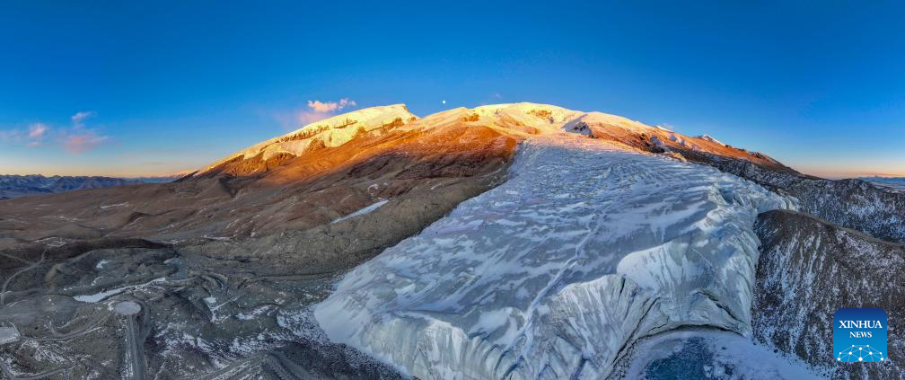 Winter view of Mount Muztagata in NW China's Xinjiang