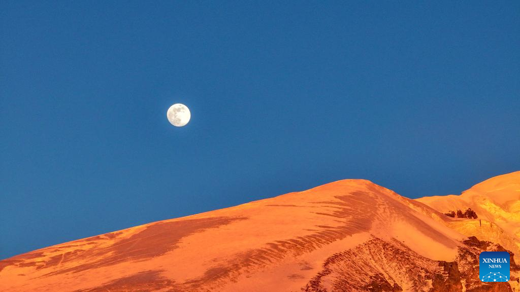 Winter view of Mount Muztagata in NW China's Xinjiang