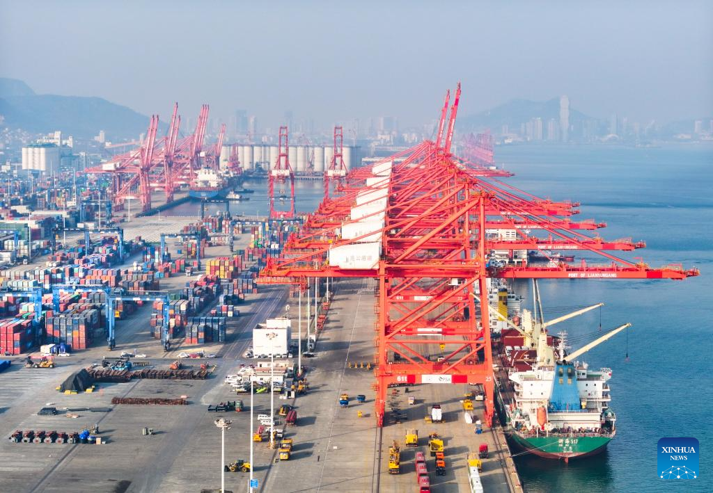 China Focus: China's foreign trade hits new high in 2024