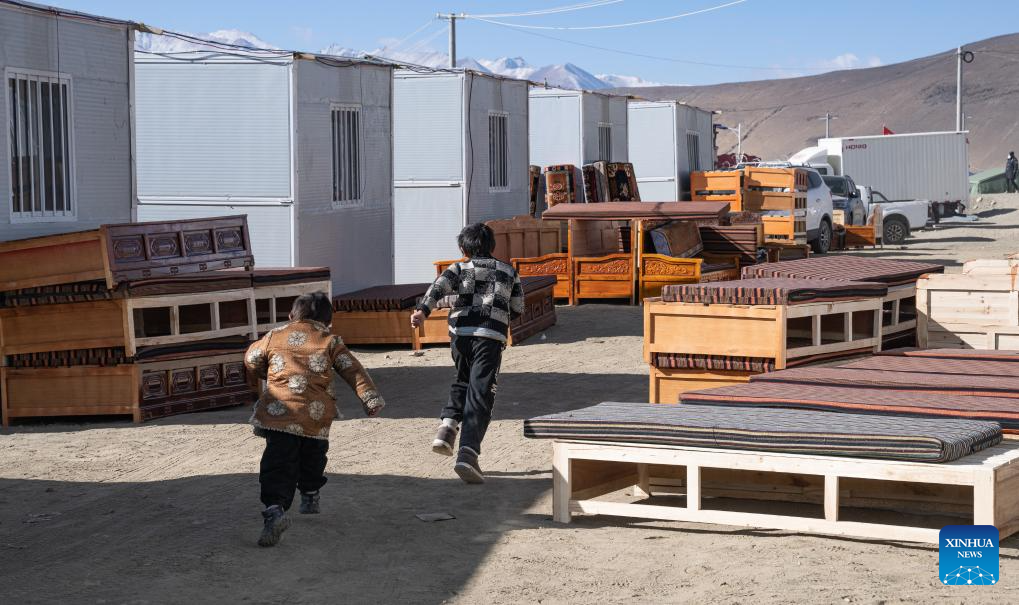 Resettlement work picks up to ensure safe and warm winter in quake-hit Dingri