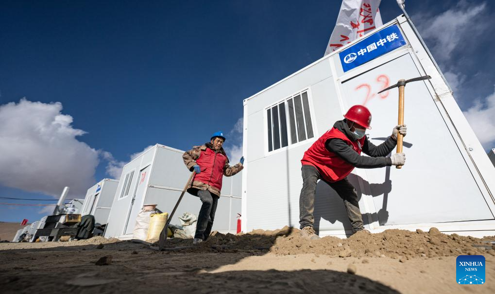 Resettlement work picks up to ensure safe and warm winter in quake-hit Dingri