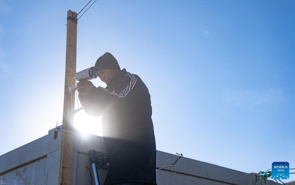 Resettlement work picks up to ensure safe and warm winter in quake-hit Dingri