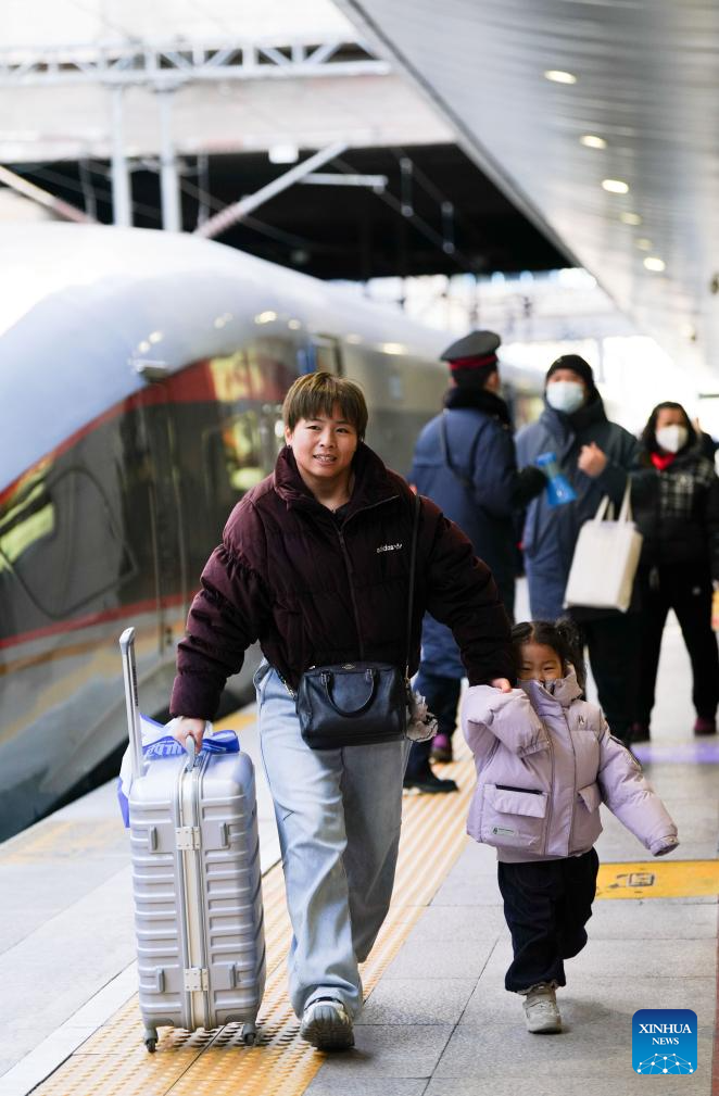 Spring Festival travel rush kicks off in China