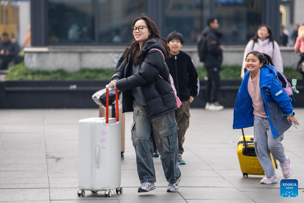 Spring Festival travel rush kicks off in China