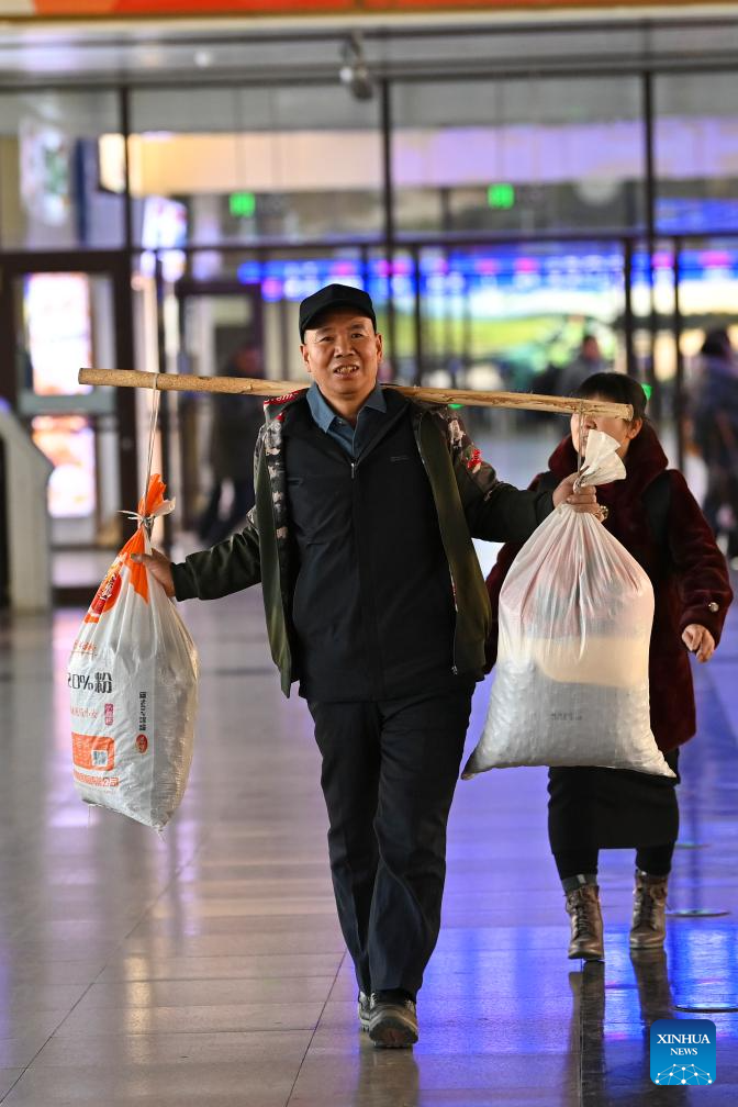 Spring Festival travel rush kicks off in China