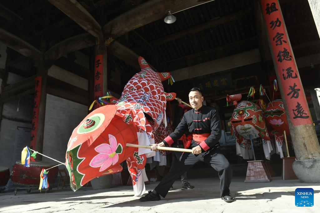 Traditional fish-shaped lanterns embrace new vitality in Shexian, E China