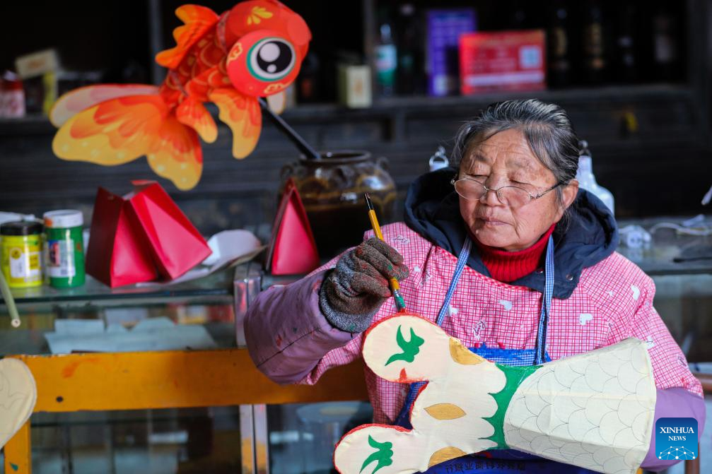 Traditional fish-shaped lanterns embrace new vitality in Shexian, E China