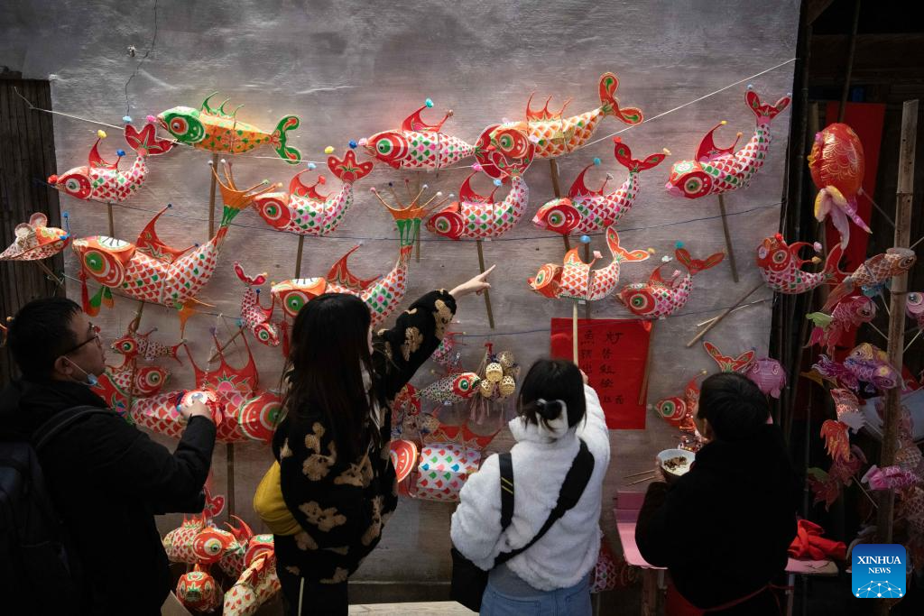 Traditional fish-shaped lanterns embrace new vitality in Shexian, E China