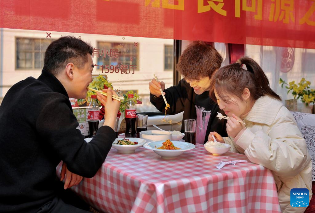 China Railway Shanghai Bureau enhances passenger experience during Spring Festival travel rush