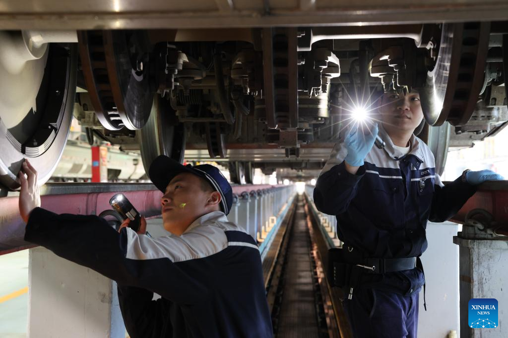 Intelligent technology used for maintenance of high-speed trains during Spring Festival travel rush