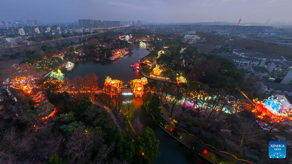 Lighting ceremony of 39th Qinhuai Lantern Festival held in Nanjing