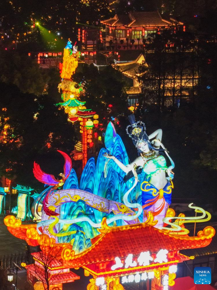 Lighting ceremony of 39th Qinhuai Lantern Festival held in Nanjing