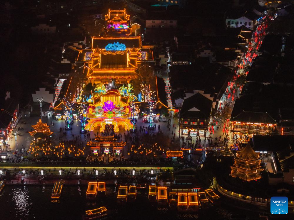 Lighting ceremony of 39th Qinhuai Lantern Festival held in Nanjing