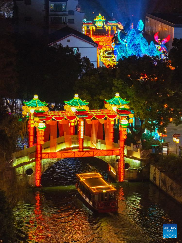 Lighting ceremony of 39th Qinhuai Lantern Festival held in Nanjing