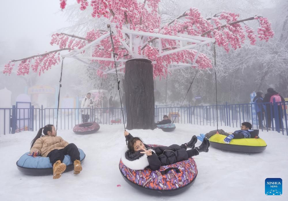 China's Sichuan attracts tourists, snow sports enthusiasts with rich ice and snow resources