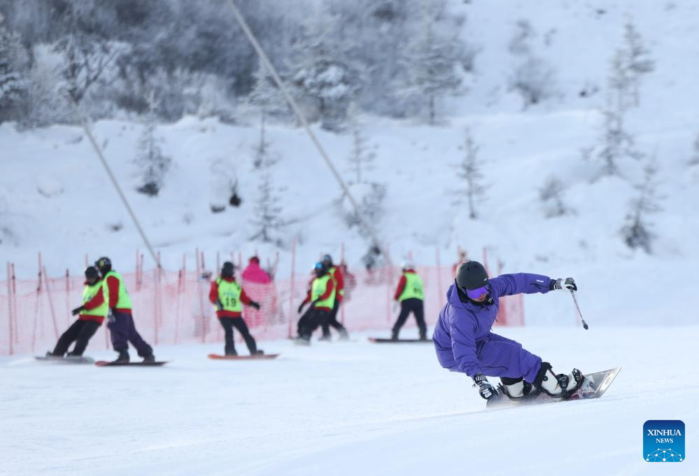 China's Sichuan attracts tourists, snow sports enthusiasts with rich ice and snow resources