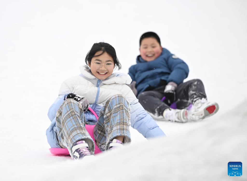 China's Sichuan attracts tourists, snow sports enthusiasts with rich ice and snow resources