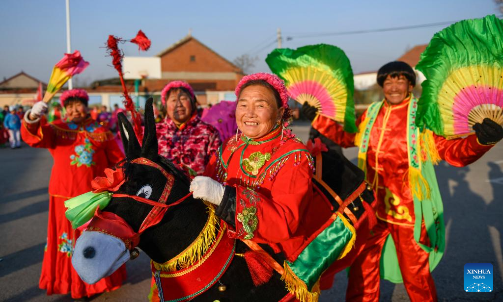 People immerse themselves in traditional customs and partake in festivities before Spring Festival across China