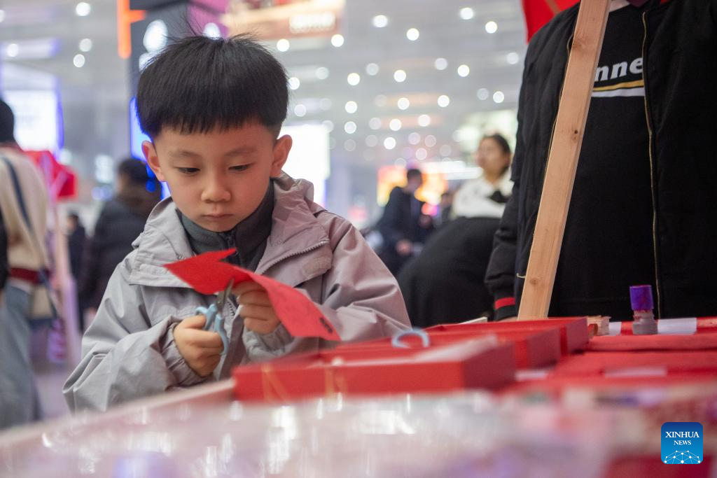 People across China enjoy traditional customs before Spring Festival