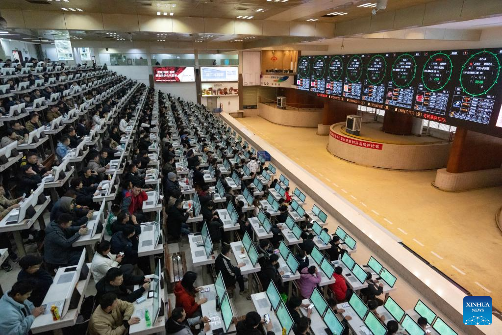 Flower markets in Kunming enter peak sales season as Spring Festival approaches