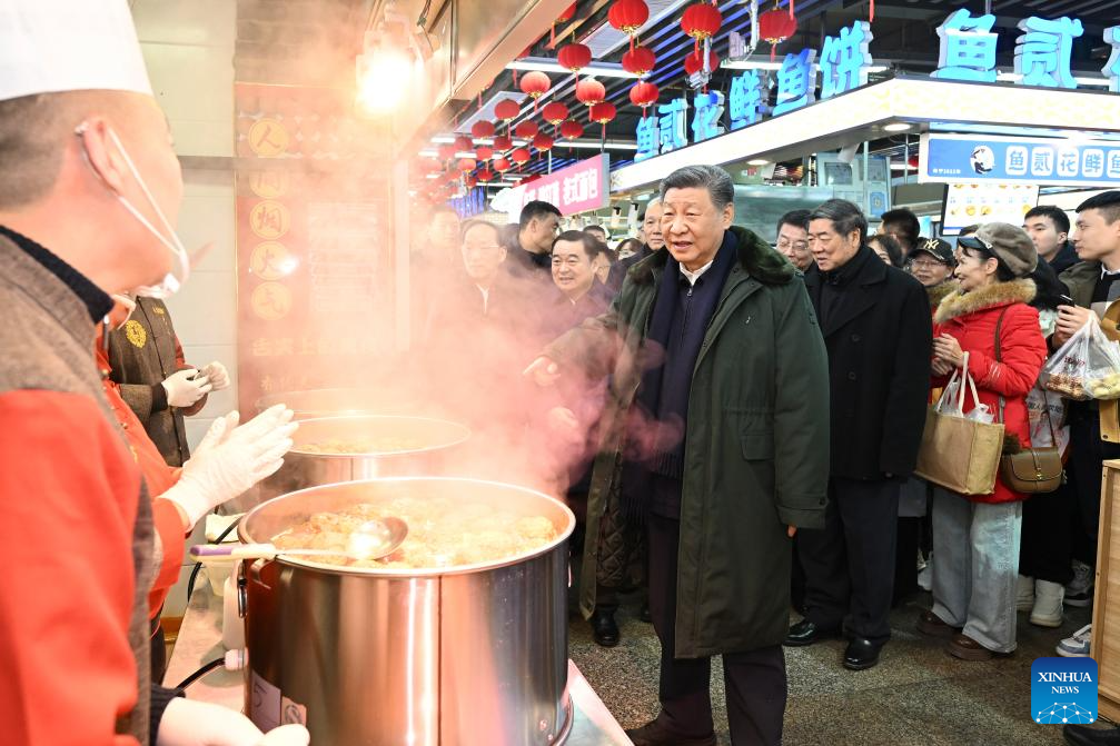 Xi inspects Spring Festival market supply