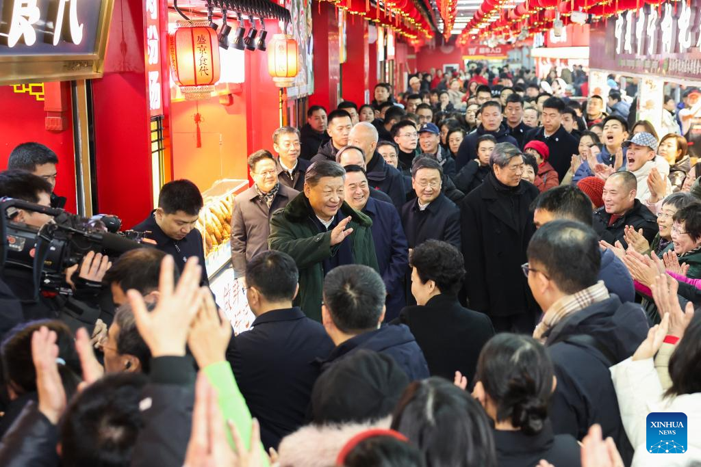 Xi inspects Spring Festival market supply