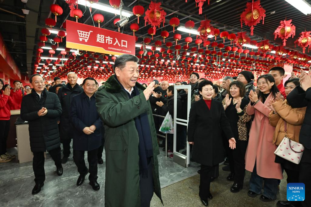 Xi inspects Spring Festival market supply