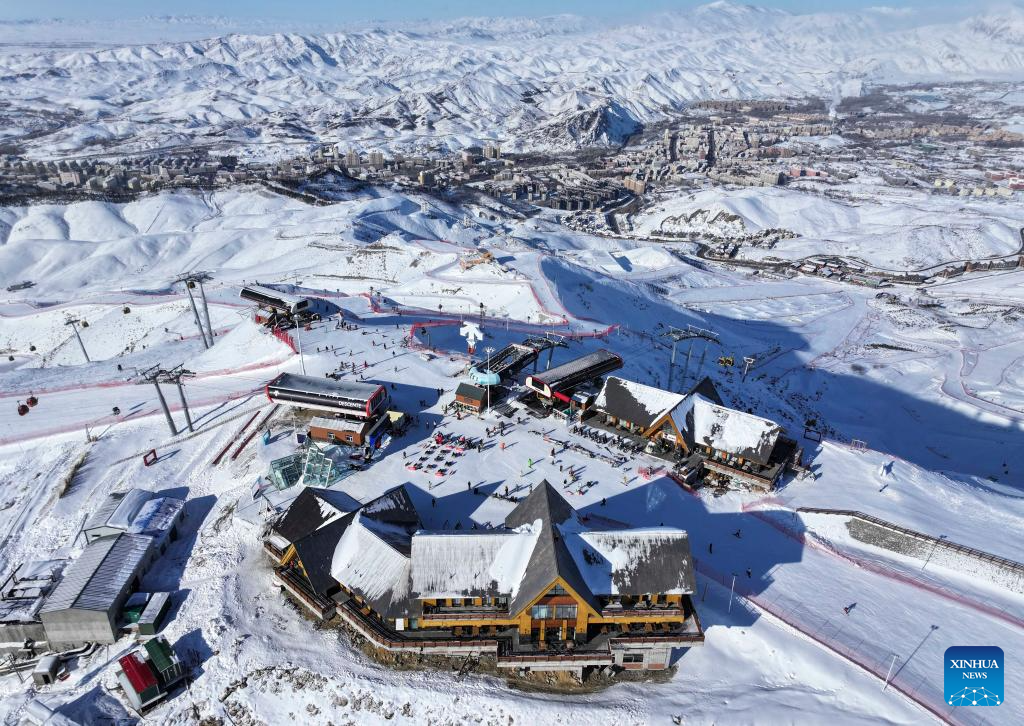 Ice-and-snow industry boosts winter tourism in Altay, China's Xinjiang