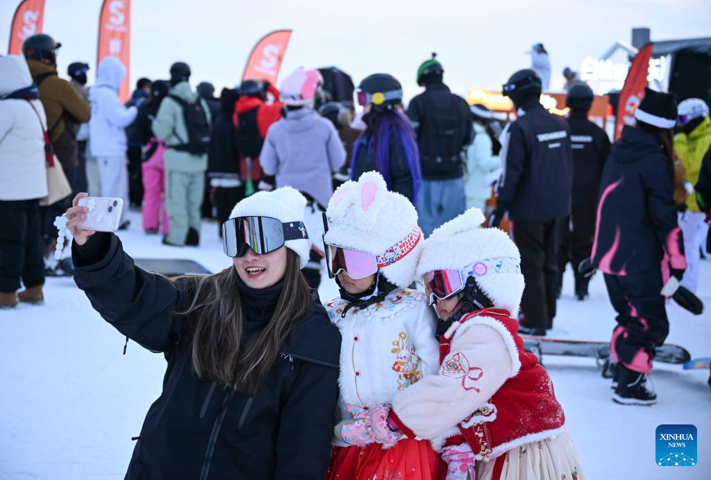 Ice-and-snow industry boosts winter tourism in Altay, China's Xinjiang