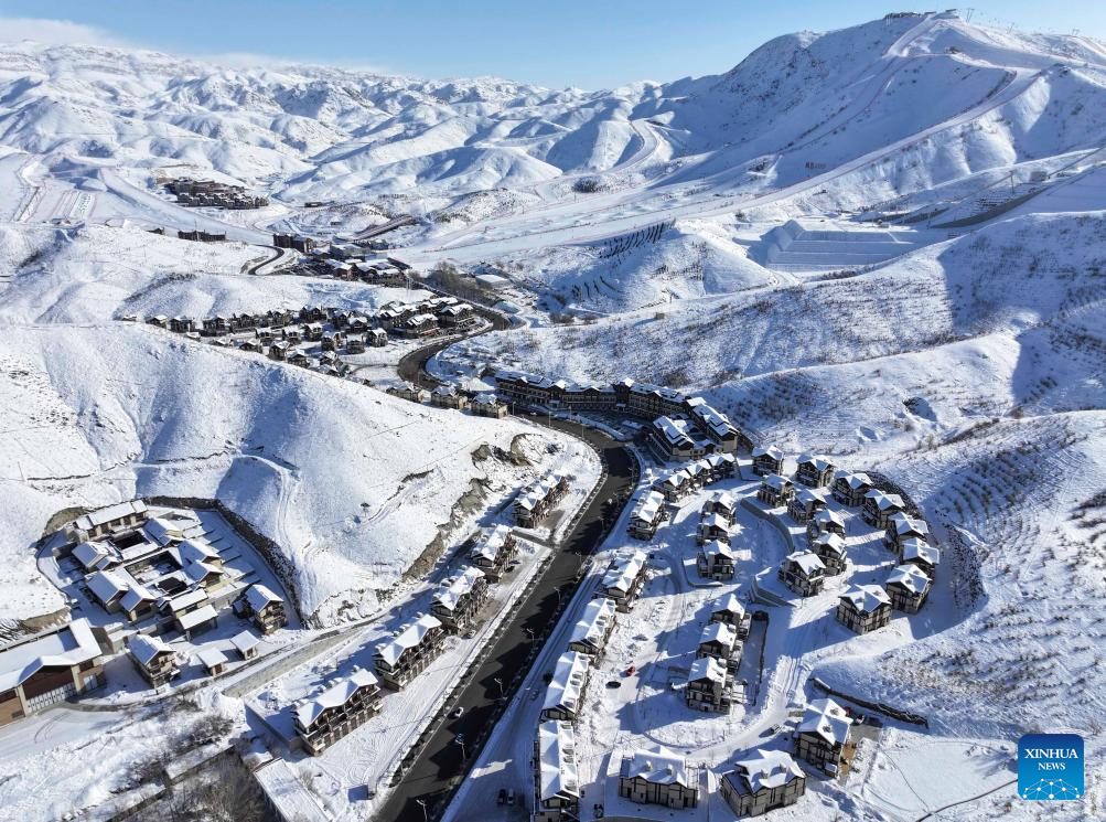 Ice-and-snow industry boosts winter tourism in Altay, China's Xinjiang