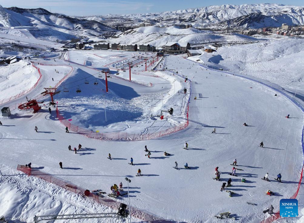 Ice-and-snow industry boosts winter tourism in Altay, China's Xinjiang