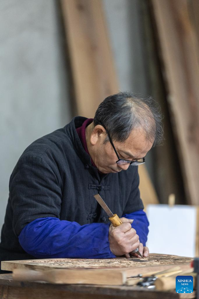 In pics: Inheritor of Liangping New Year Woodblock Prints in SW China's Chongqing