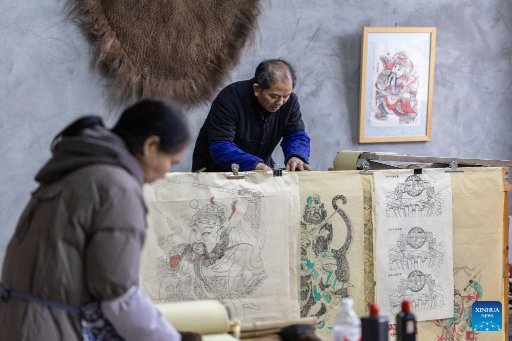 In pics: Inheritor of Liangping New Year Woodblock Prints in SW China's Chongqing