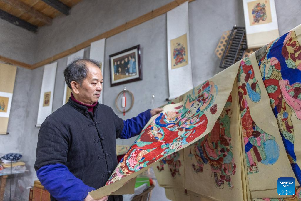 In pics: Inheritor of Liangping New Year Woodblock Prints in SW China's Chongqing