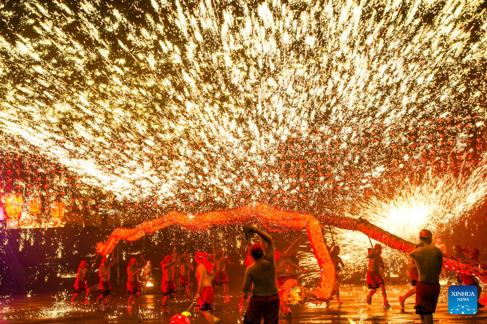 Tongliang Dragon Dance staged in SW China's Chongqing