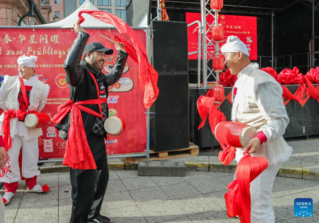 First Spring Festival temple fair opens in Frankfurt