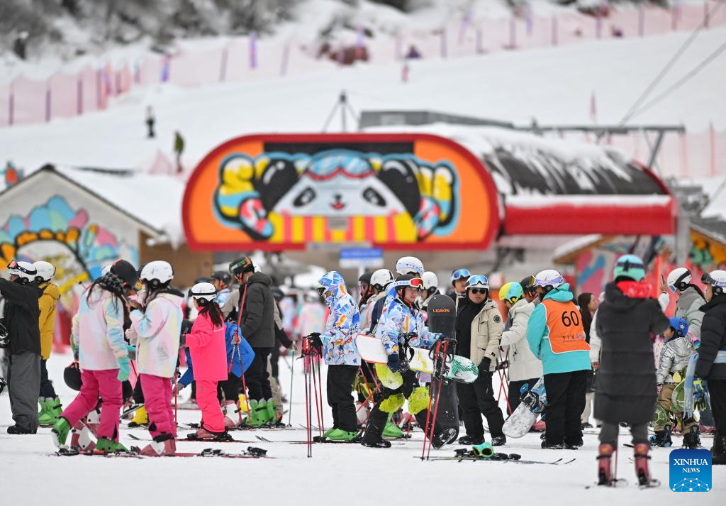 Skiing becomes popular sport in China during Spring Festival holiday