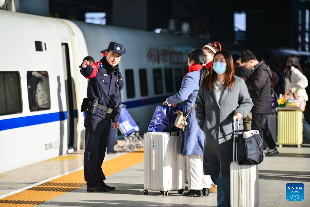 Passenger trips increase as Spring Festival holiday comes to end in China