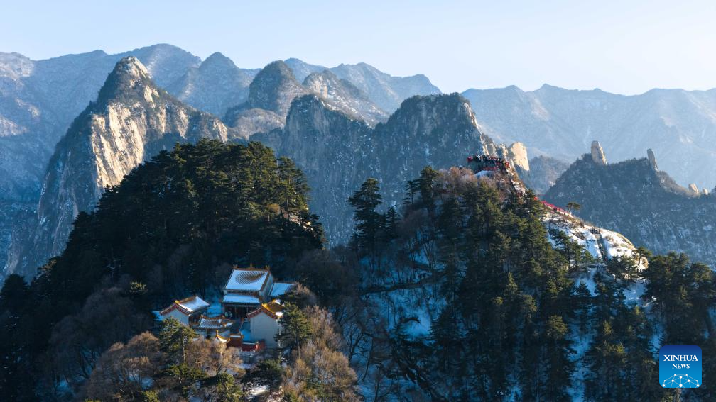 Huashan Mountain in NW China ushers in peak tourist season during Spring Festival holiday