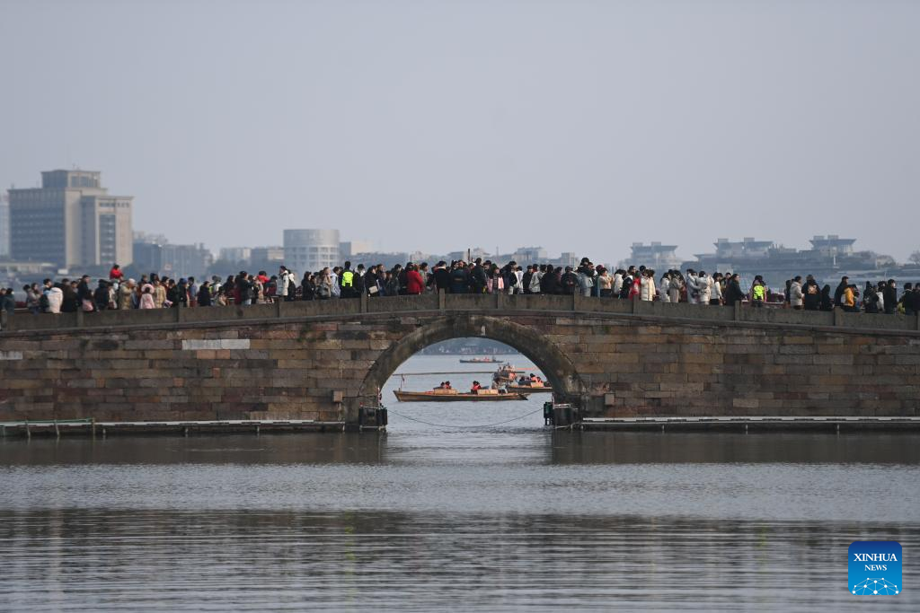 People enjoy Spring Festival holiday across China