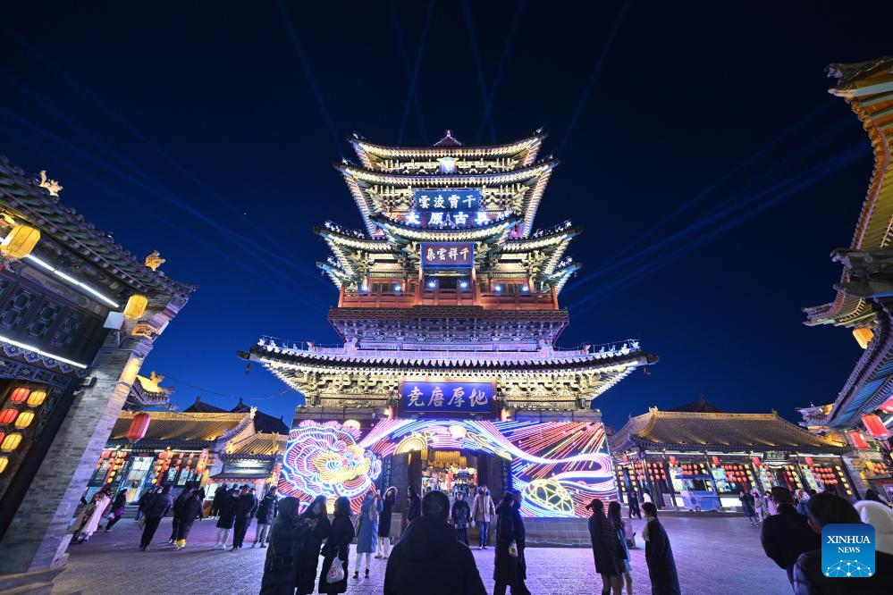 Lantern show held in Taiyuan, north China