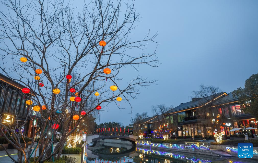 Festive preparations underway for Lantern Festival in Jiaxing, E China